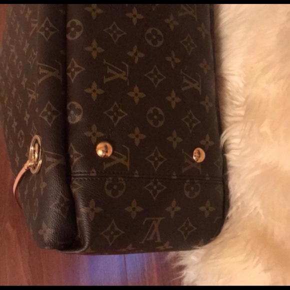 Authentic Louis Vuitton Artsy GM - Picture 4 of 8